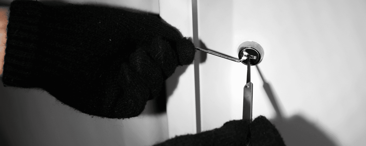 Lockpicking je pro někoho hobby a zábava na doma, pro jiné způsob, jak si nezákonně přilepšit.