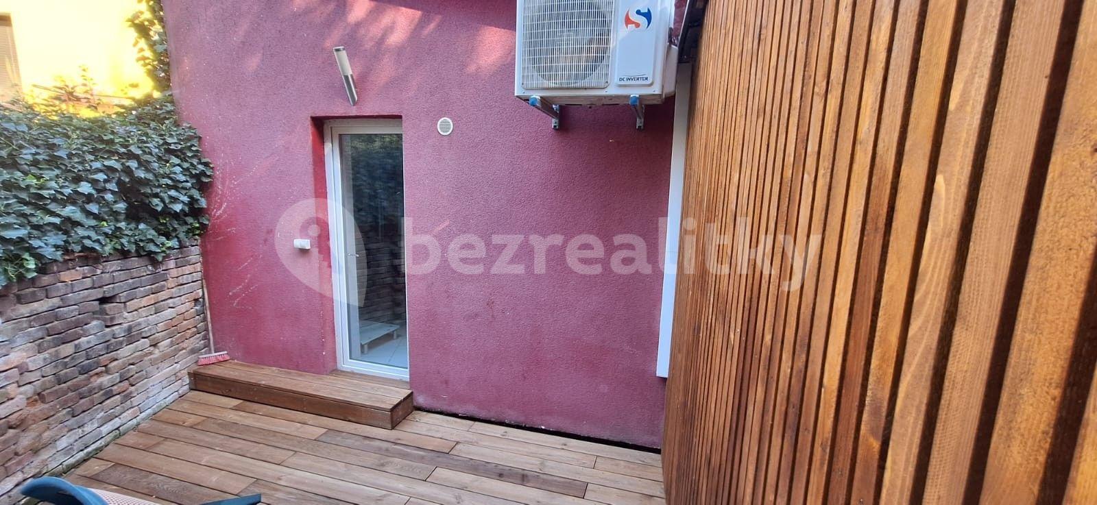 Pronájem bytu 1+1 32 m², Lípová, Ostopovice, Jihomoravský kraj