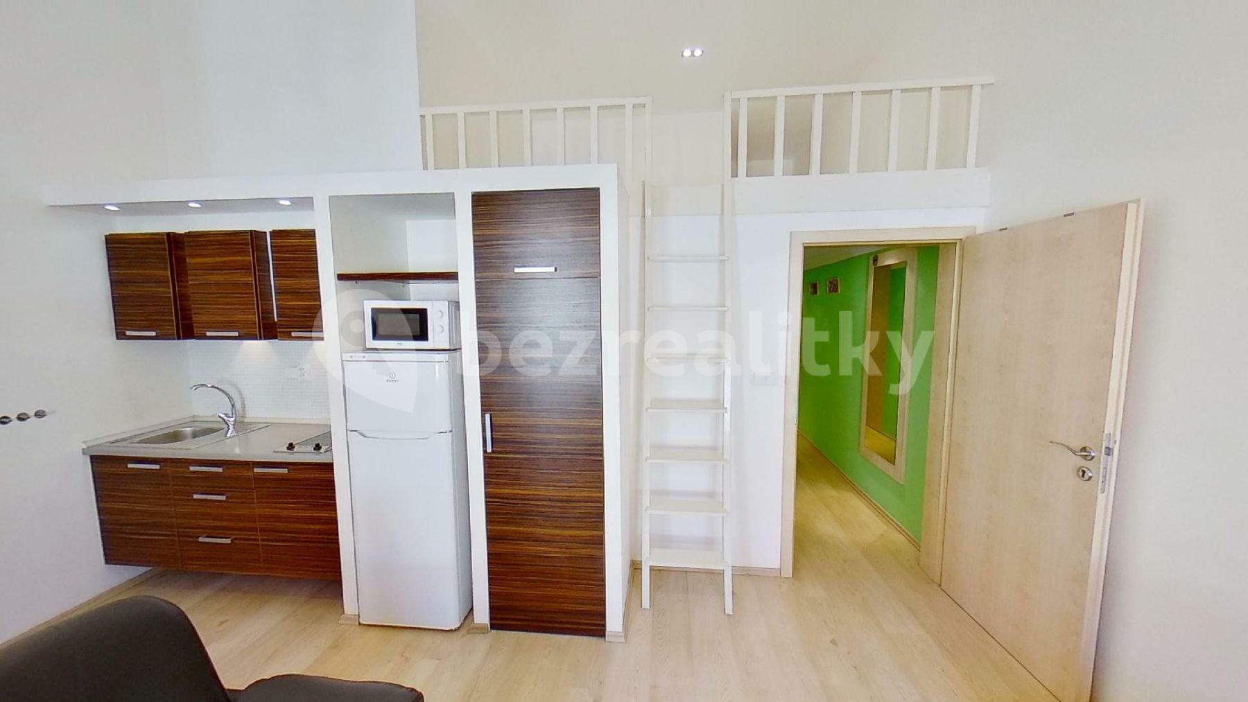 Pronájem bytu 1+kk 36 m², Špitálská, Hradec Králové, Královéhradecký kraj