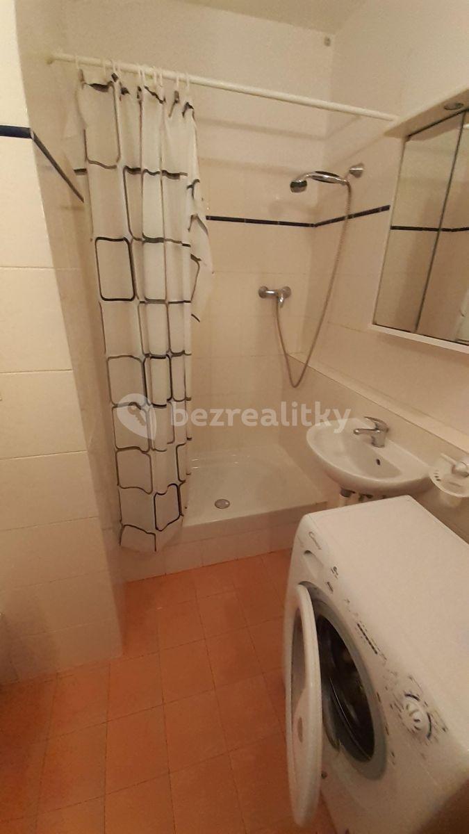 Pronájem bytu 1+kk 30 m², Mazurská, Praha, Praha