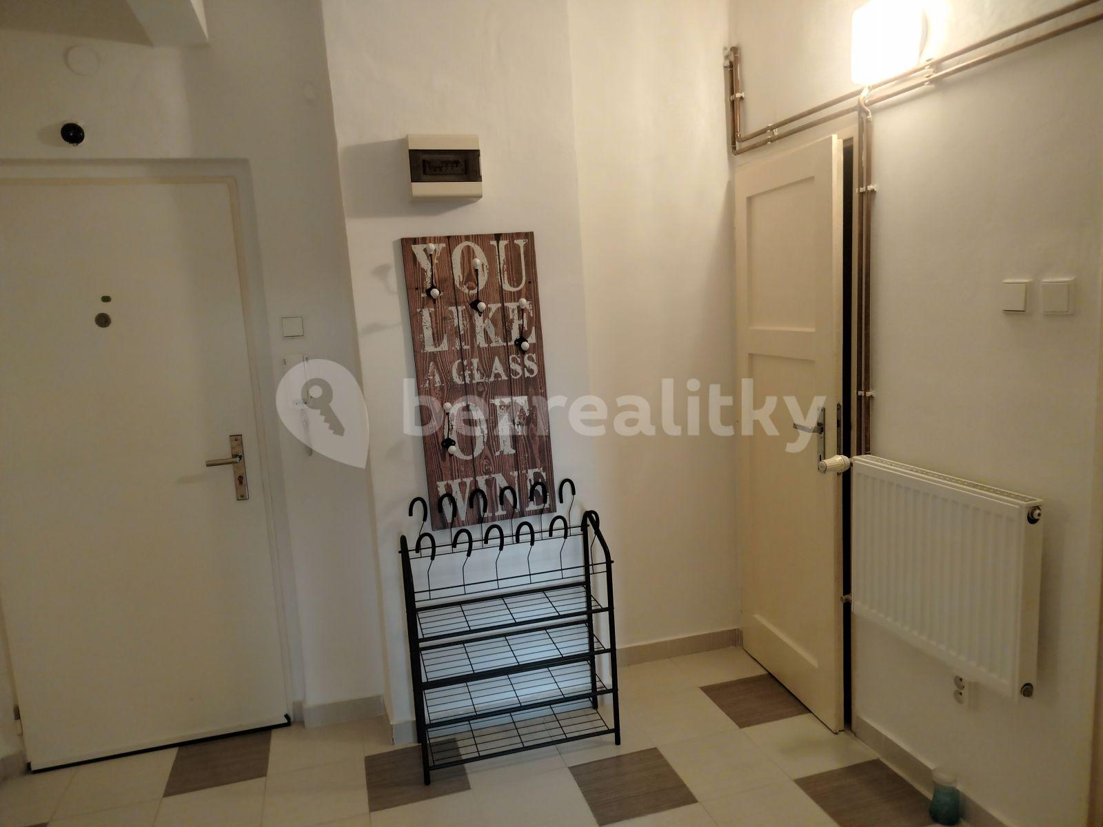 Pronájem bytu 2+1 60 m², Amurská, Praha, Praha