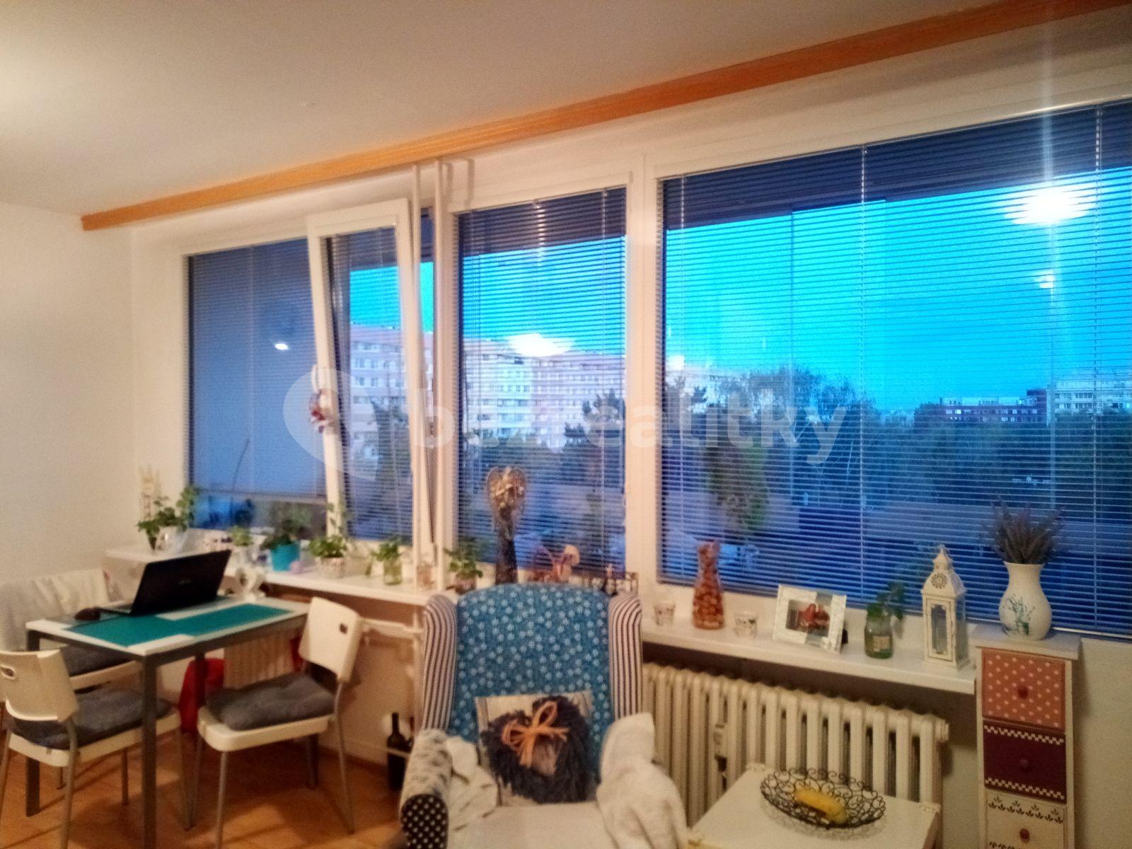 Pronájem bytu 3+1 60 m², Veltruská, Praha, Praha