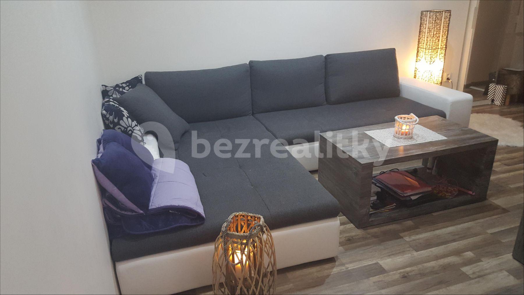 Pronájem bytu 2+kk 40 m², Garážní, Ostrava, Moravskoslezský kraj