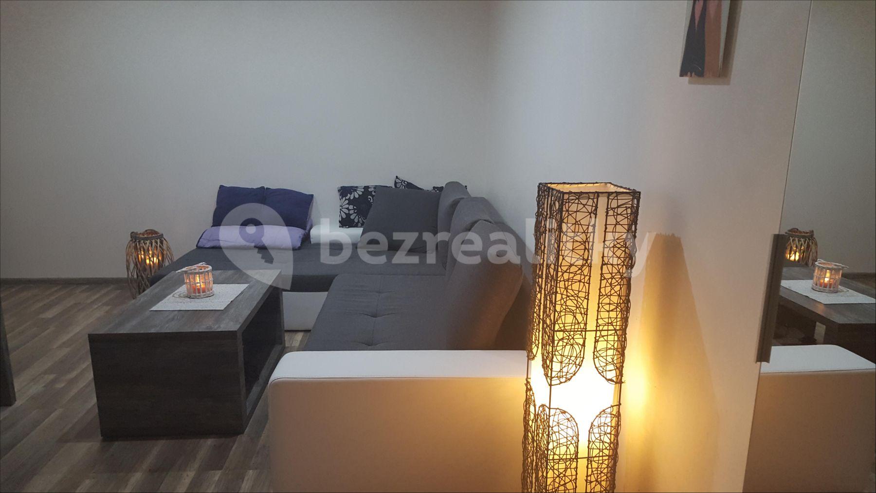 Pronájem bytu 2+kk 40 m², Garážní, Ostrava, Moravskoslezský kraj