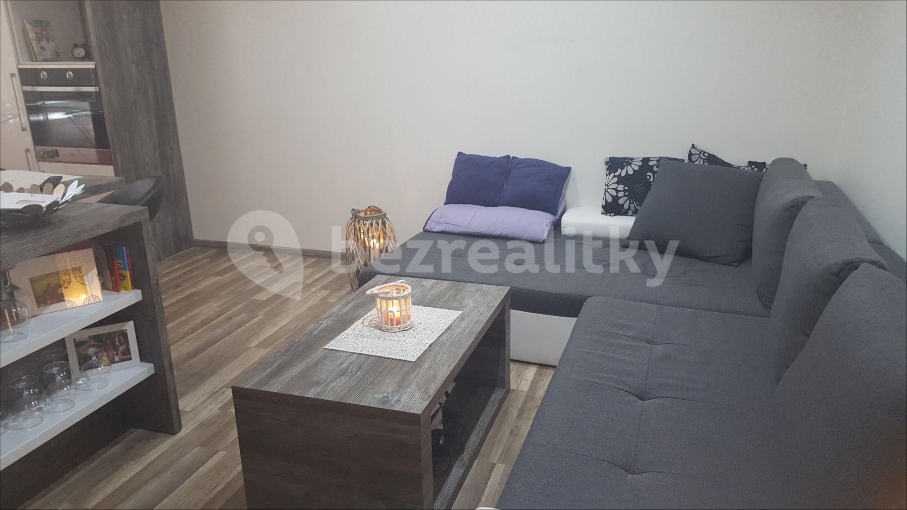 Pronájem bytu 2+kk 40 m², Garážní, Ostrava, Moravskoslezský kraj