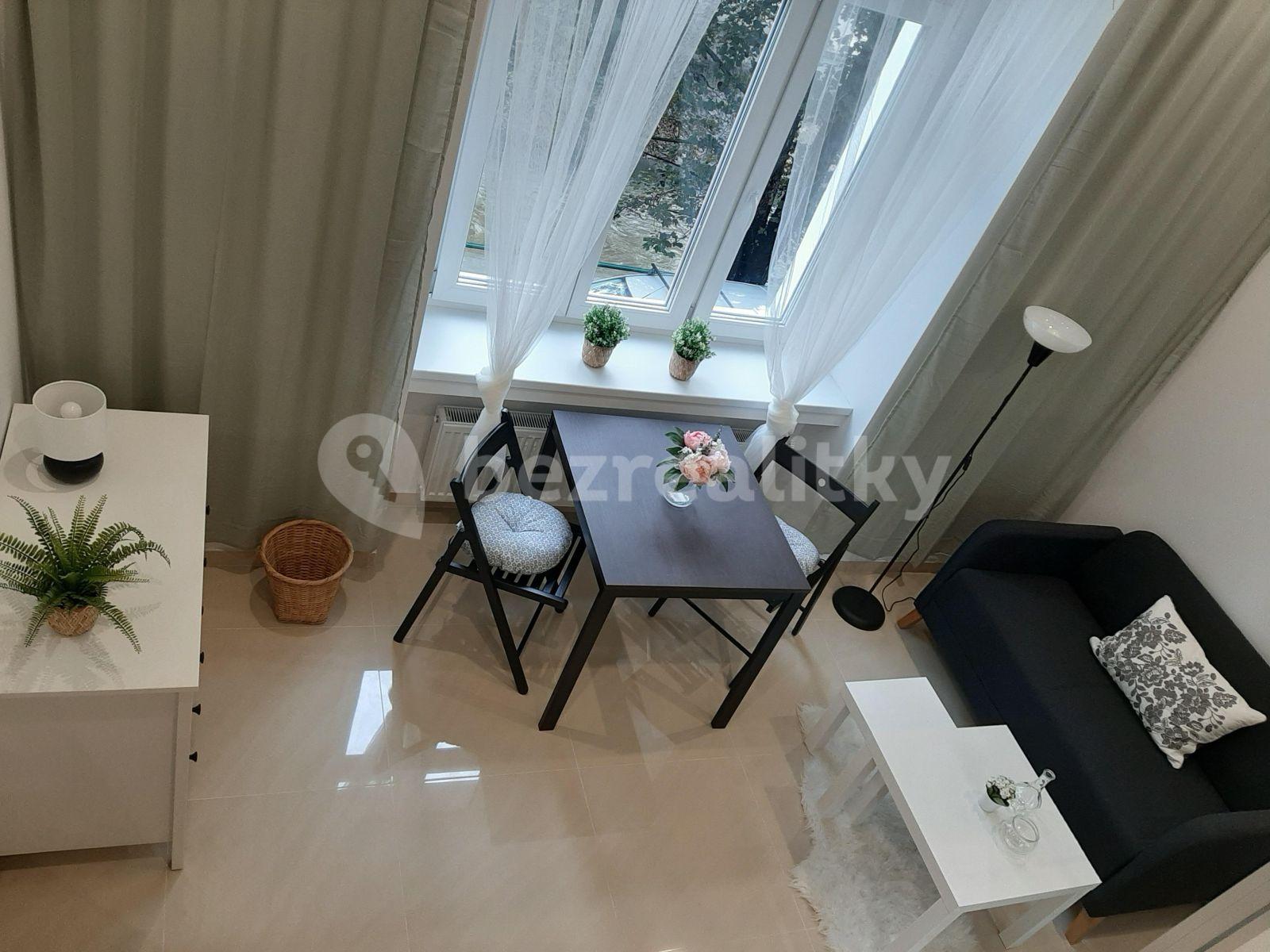 Pronájem bytu Garsoniéra 25 m², Nuselská, Praha, Praha