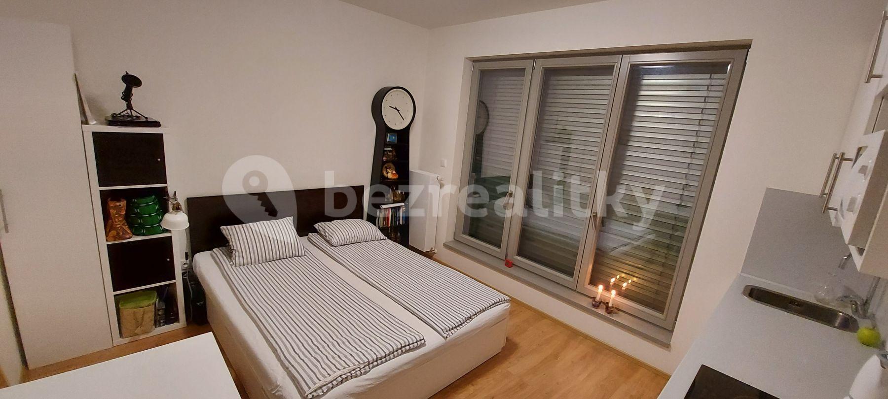 Pronájem bytu 1+kk 20 m², Koněvova, Praha, Praha