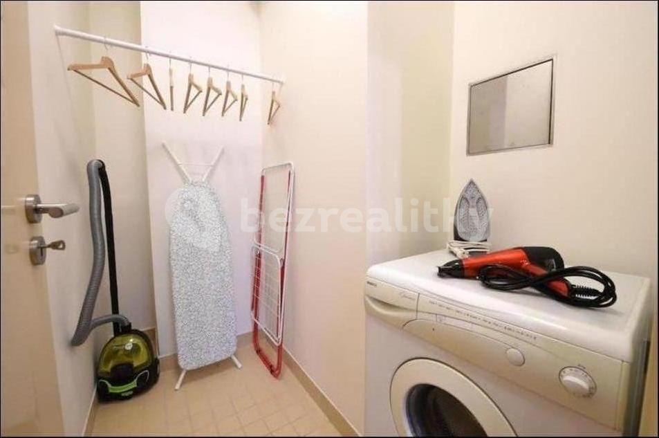 Pronájem bytu 2+kk 77 m², Rohanské nábřeží, Praha, Praha