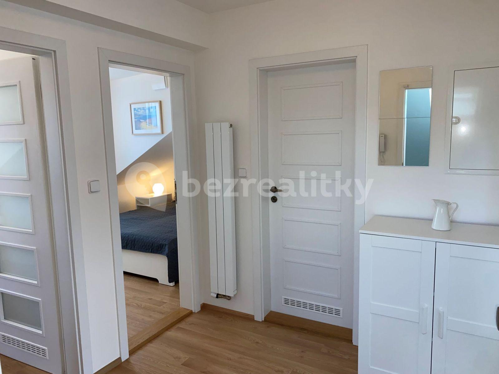 Pronájem bytu 3+kk 57 m², Průchova, Praha, Praha