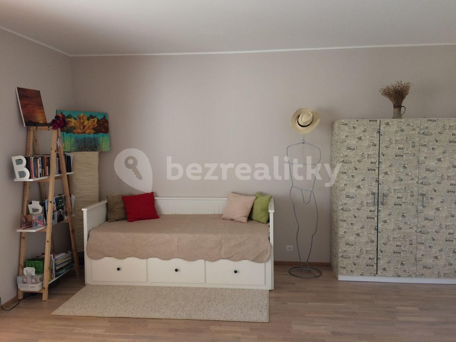 Pronájem bytu 1+kk 34 m², Plzeňská, Praha, Praha