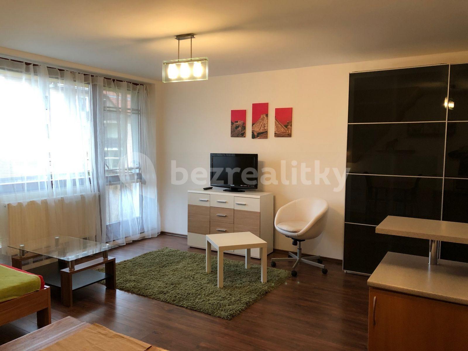 Pronájem bytu 1+kk 38 m², Lomená, Jesenice, Středočeský kraj