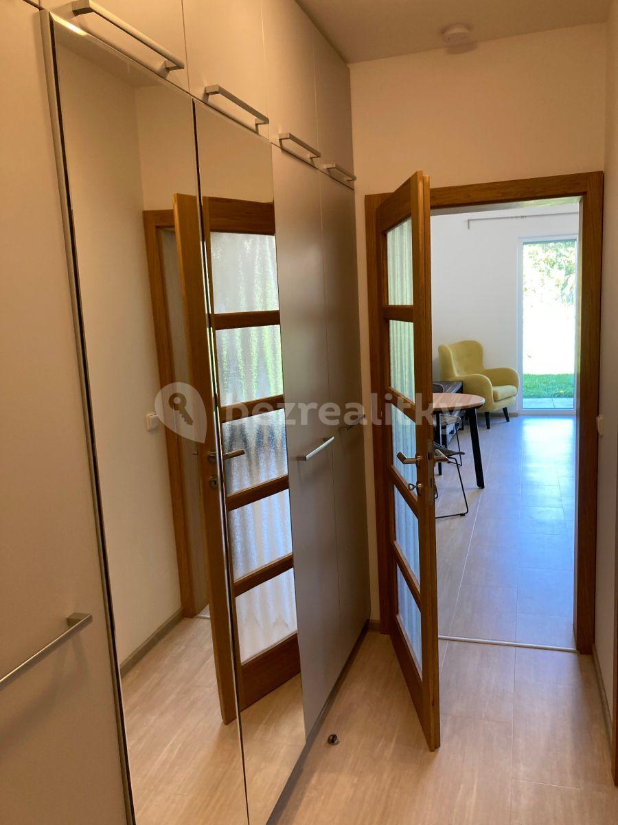 Pronájem bytu 1+kk 36 m², Lačnovská, Praha, Praha