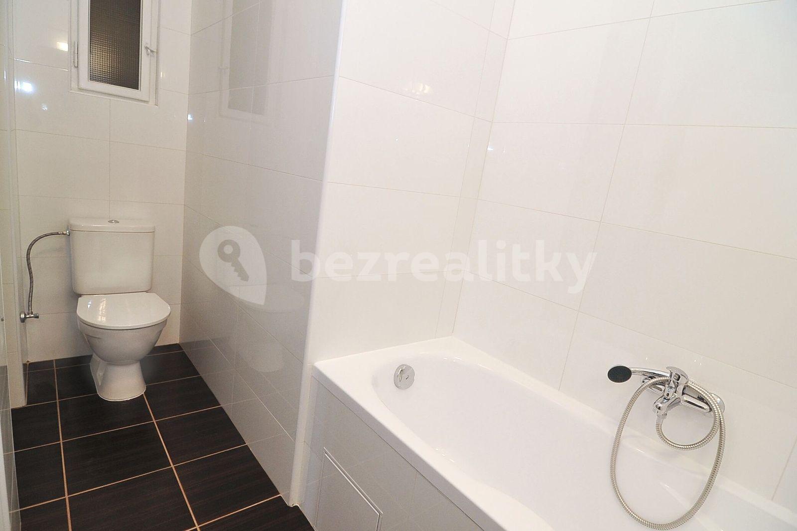 Pronájem bytu 1+kk 24 m², Přístavní, Praha, Praha