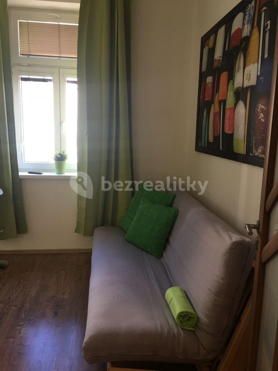 Pronájem bytu 1+kk 20 m², Pod Labuťkou, Praha, Praha