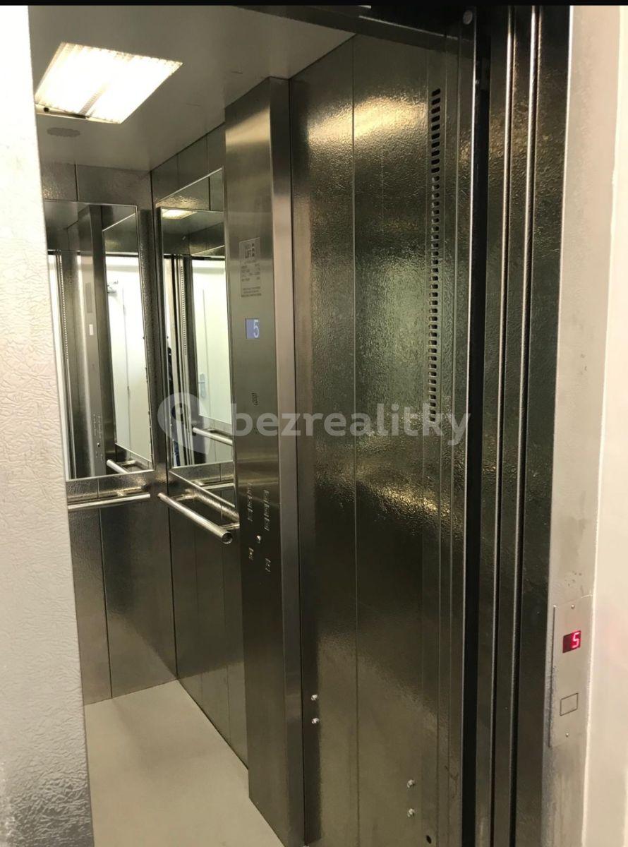 Prodej bytu 1+kk 17 m², Peroutkova, Praha, Praha