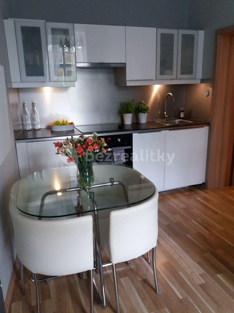 Pronájem bytu 2+kk 35 m², Varšavská, Praha, Praha