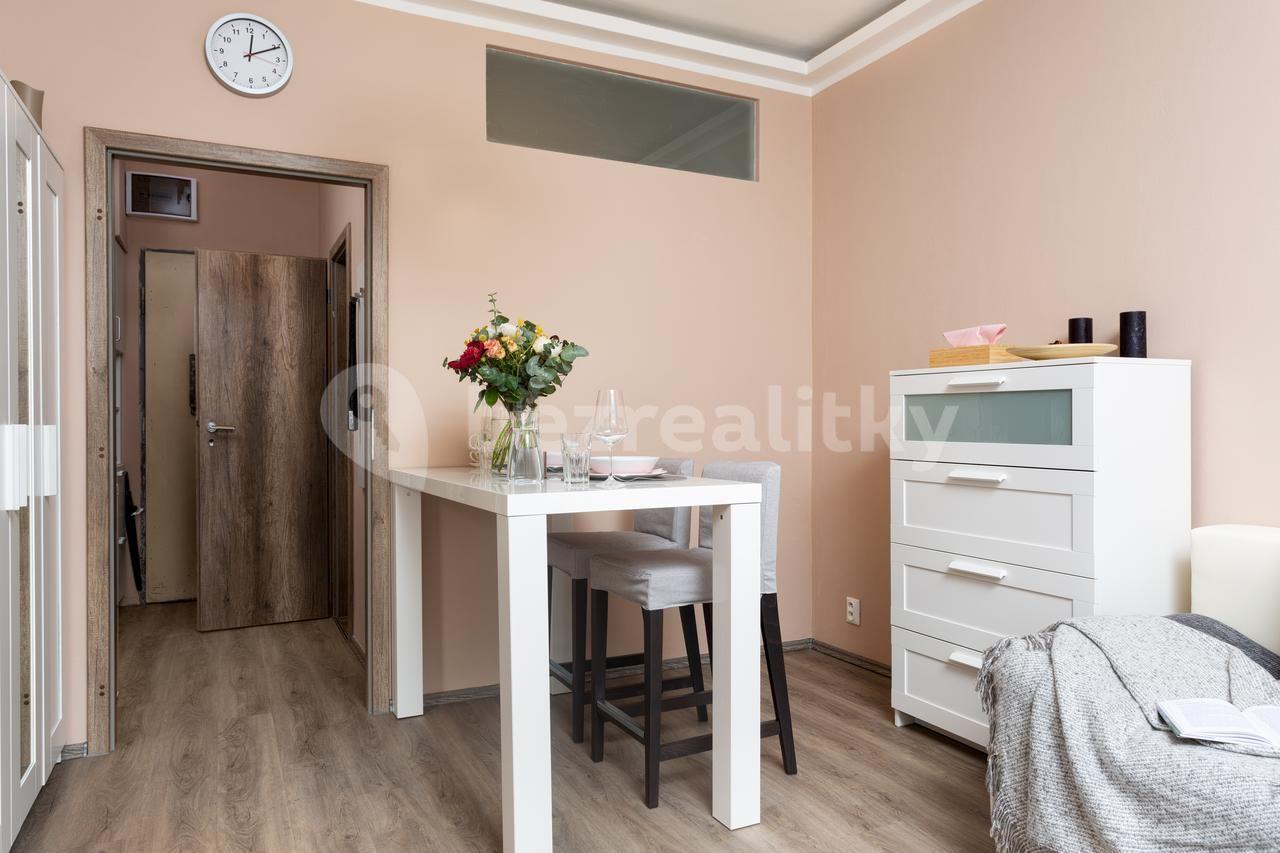 Pronájem bytu 1+kk 22 m², Bozděchova, Praha, Praha