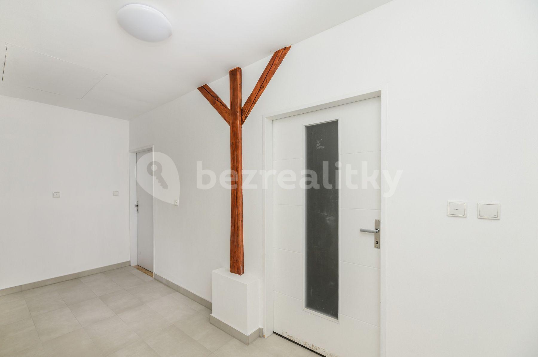 Pronájem bytu 1+kk 38 m², Macanova, Pardubice, Pardubický kraj