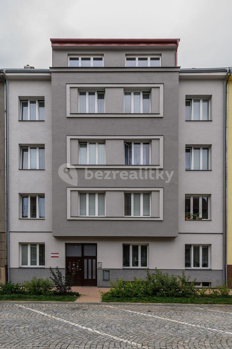 Pronájem bytu 1+kk 38 m², Macanova, Pardubice, Pardubický kraj