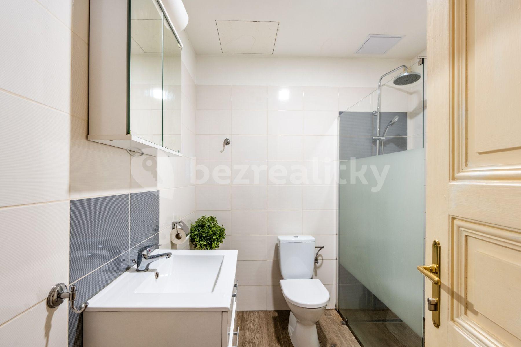 Pronájem bytu 1+1 29 m², Školská, Praha, Praha