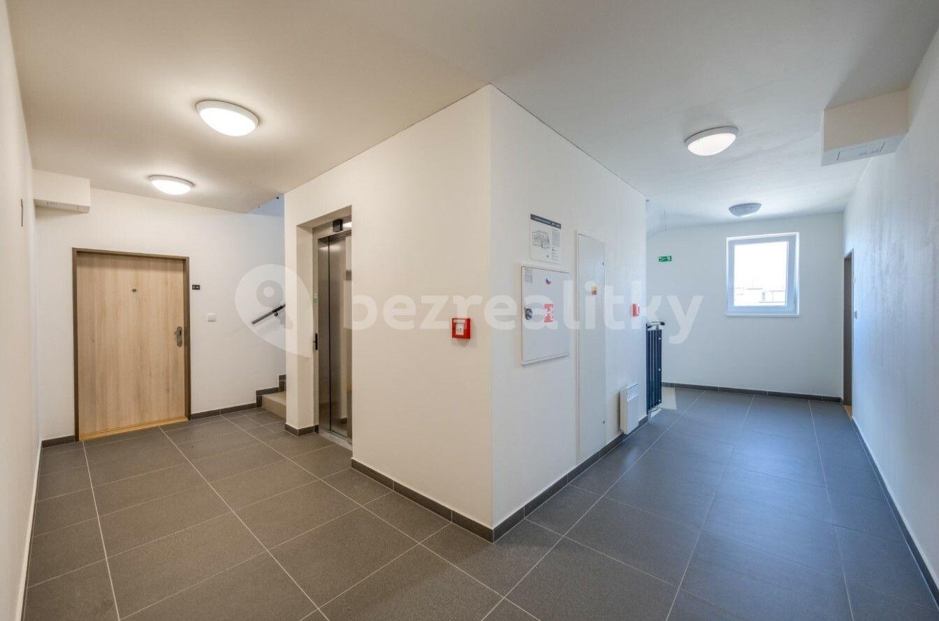 Pronájem bytu 1+kk 41 m², Československého exilu, Praha, Praha