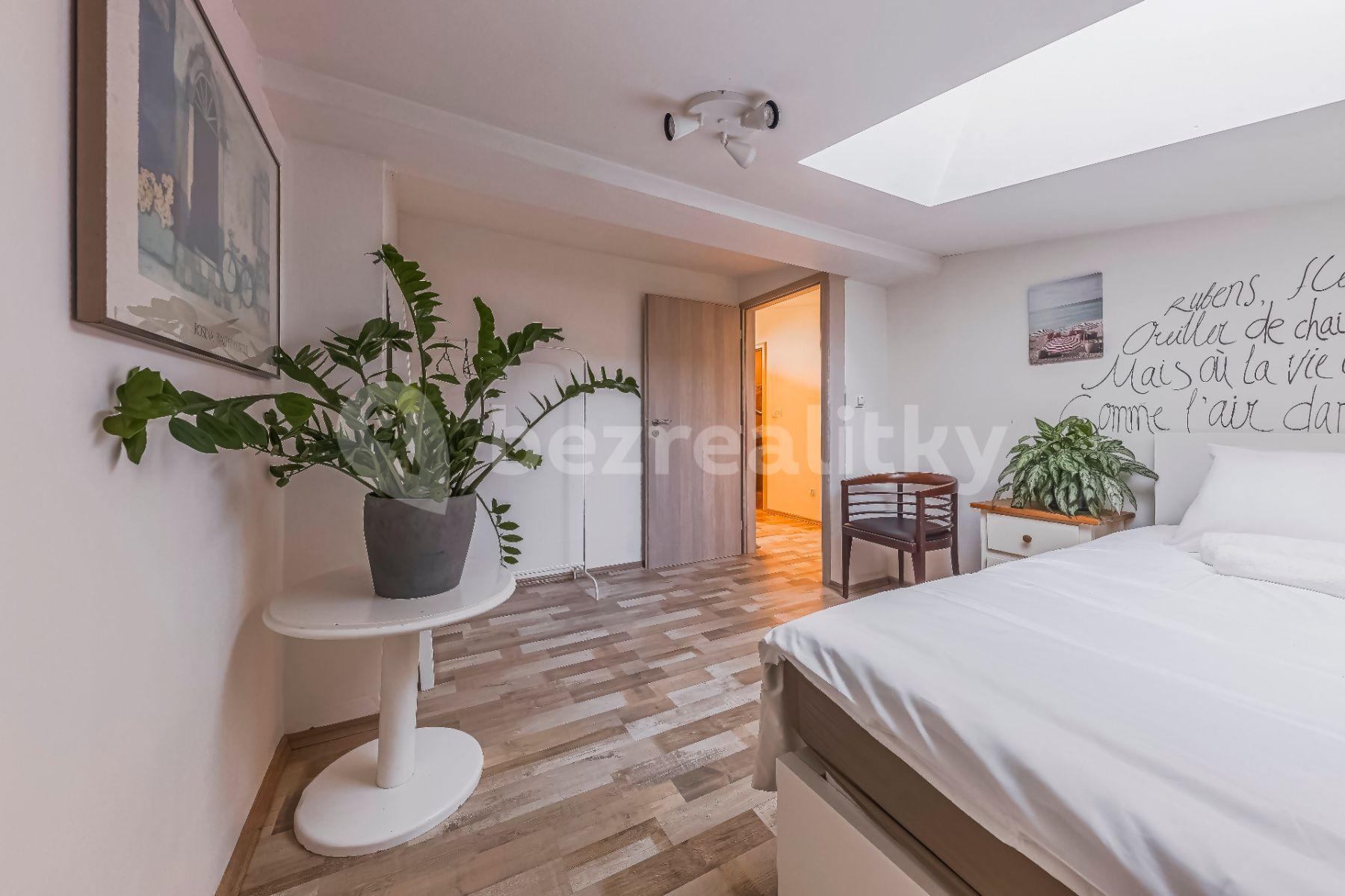 Pronájem bytu 3+kk 100 m², Tolstého, Praha, Praha