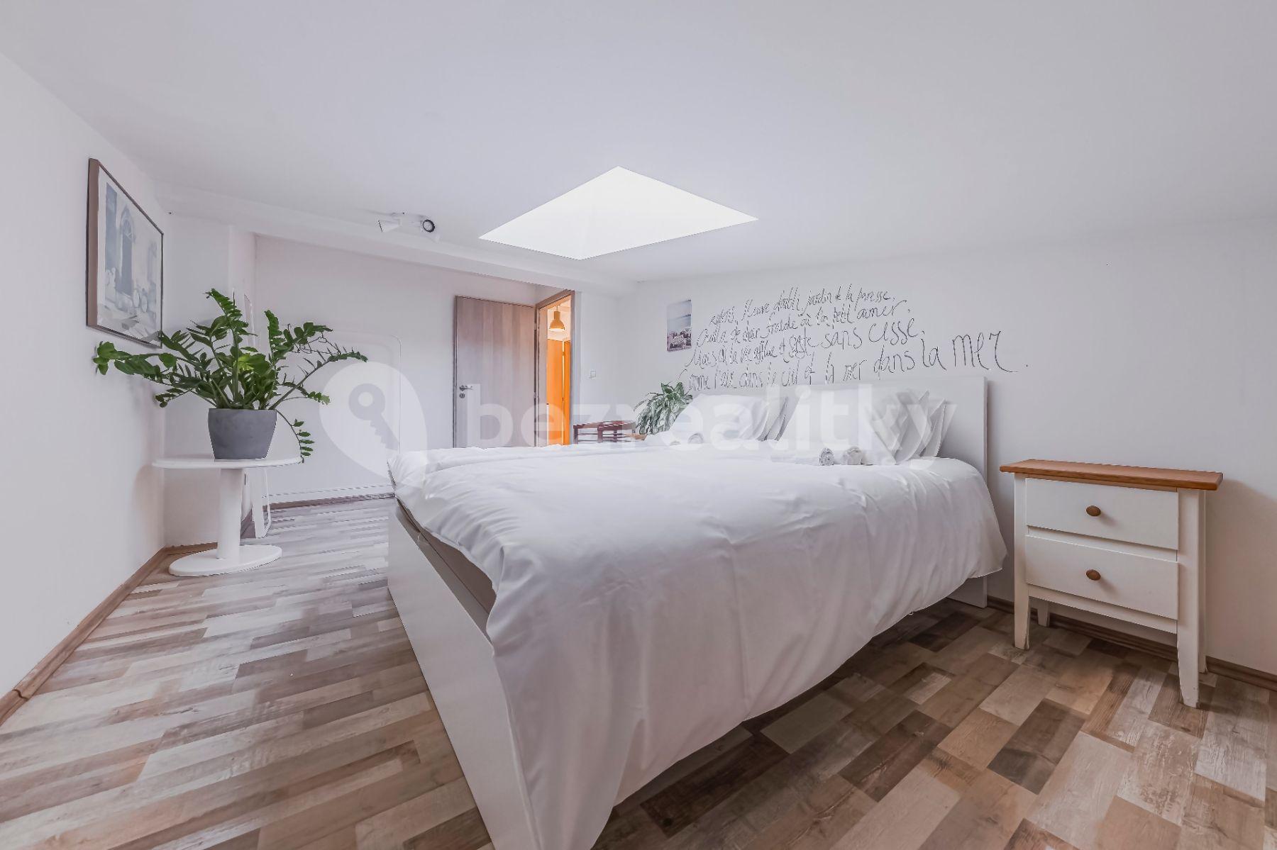 Pronájem bytu 3+kk 100 m², Tolstého, Praha, Praha