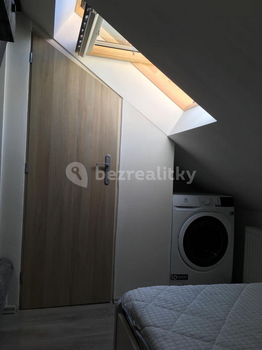 Pronájem bytu 1+kk 30 m², Nad Vodovodem, Praha, Praha