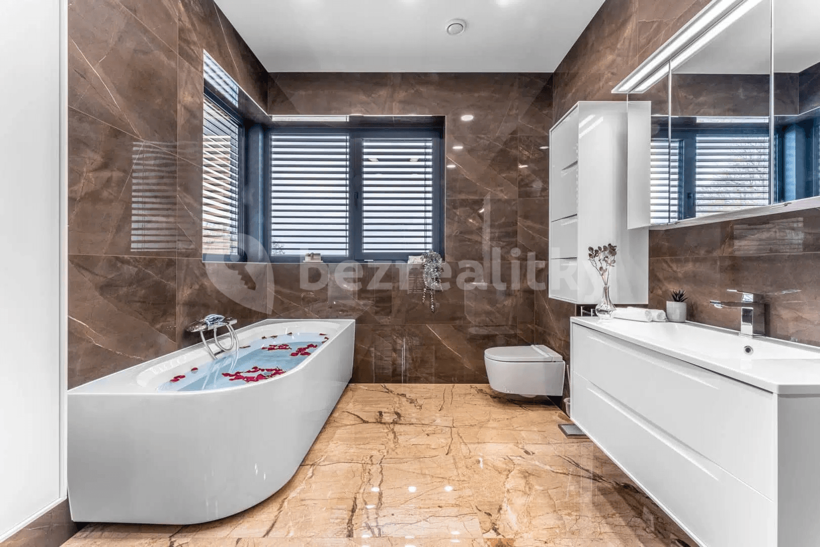 Prodej domu 360 m², pozemek 860 m², Dostálova, Praha, Praha