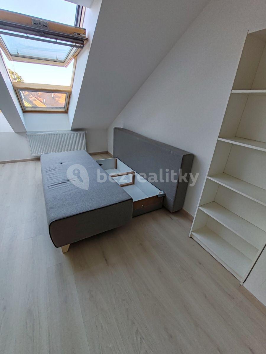 Pronájem bytu 1+kk 35 m², U Hrubých, Vestec, Středočeský kraj