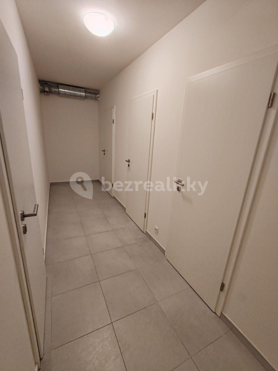 Pronájem bytu 1+kk 35 m², U Hrubých, Vestec, Středočeský kraj