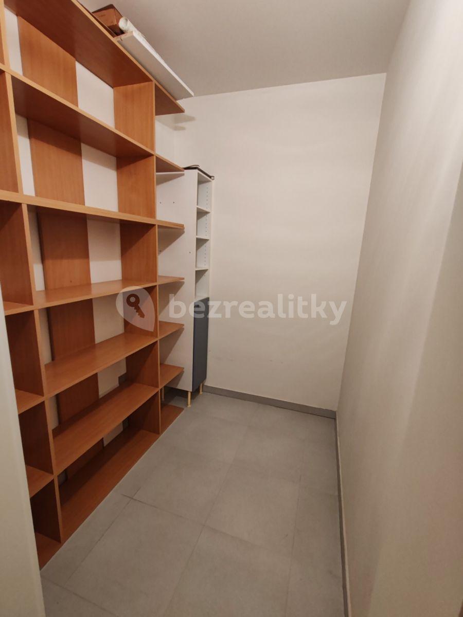 Pronájem bytu 1+kk 35 m², U Hrubých, Vestec, Středočeský kraj