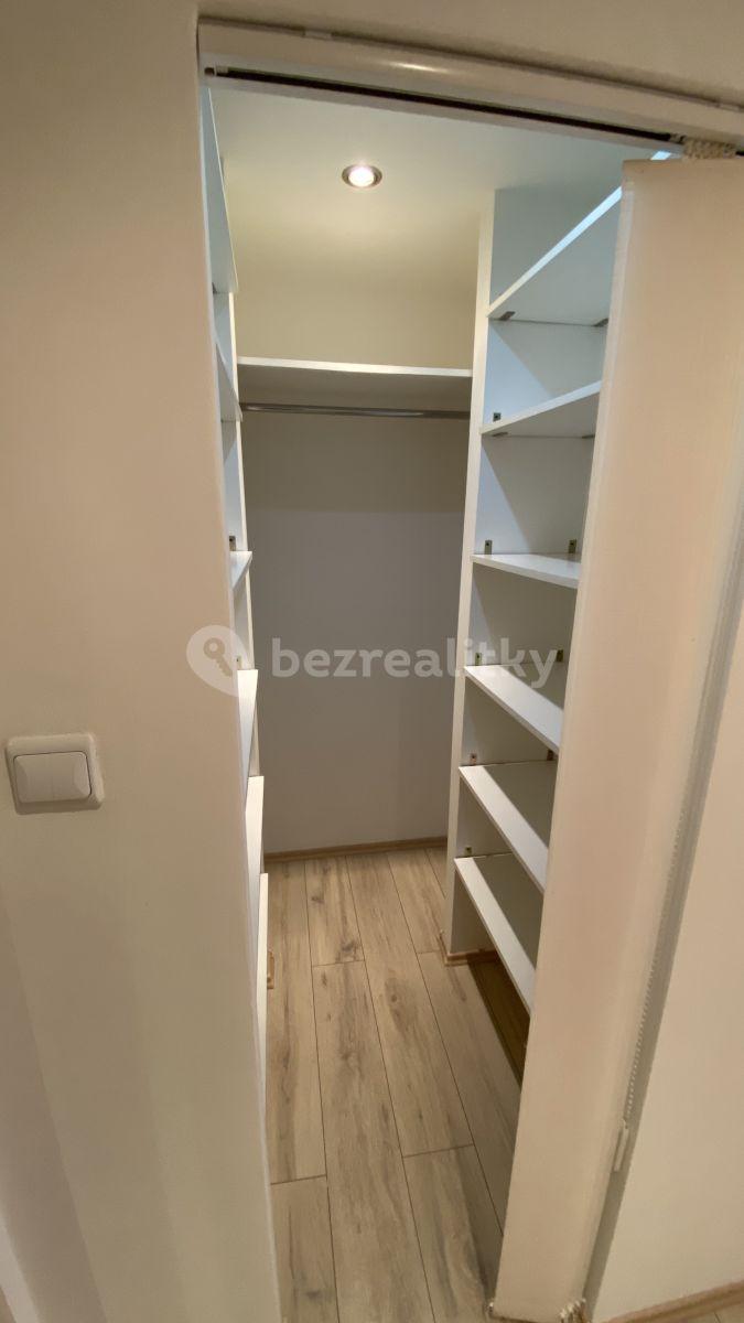 Pronájem bytu 2+1 54 m², Petrohradská, Kladno, Středočeský kraj