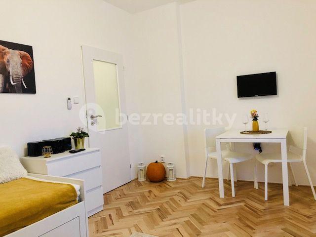 Pronájem bytu 1+kk 30 m², Kloboučnická, Praha, Praha