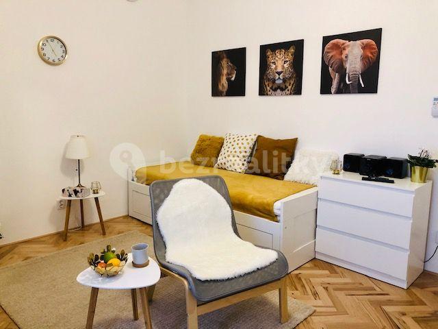 Pronájem bytu 1+kk 30 m², Kloboučnická, Praha, Praha