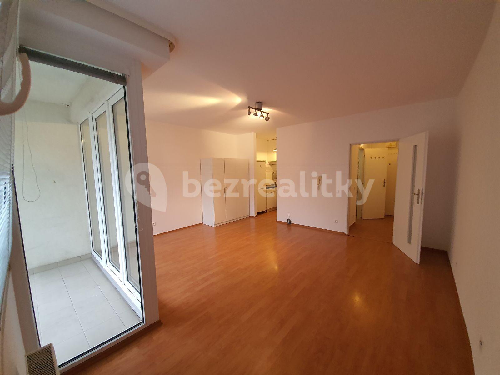 Pronájem bytu 1+kk 33 m², Kloboučnická, Praha, Praha