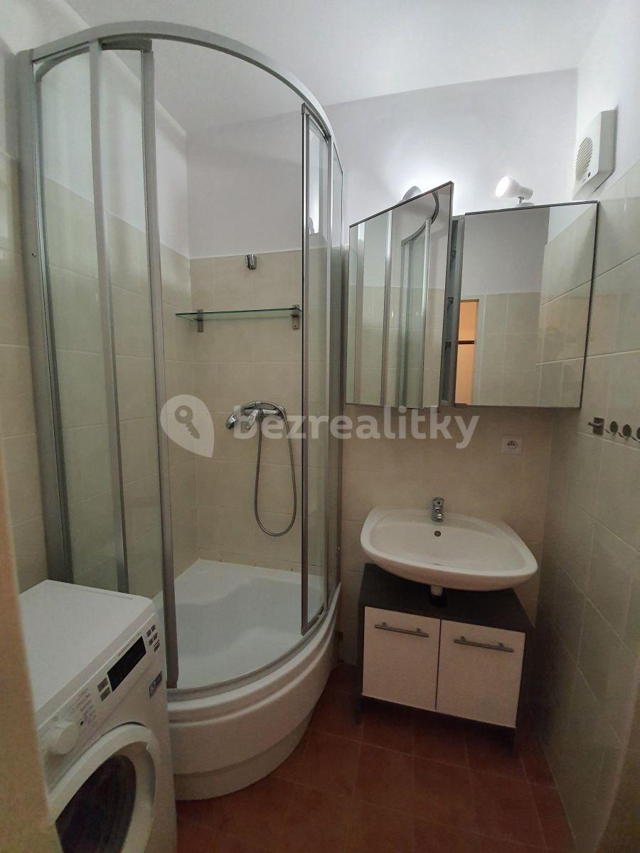 Pronájem bytu 1+kk 33 m², Kloboučnická, Praha, Praha