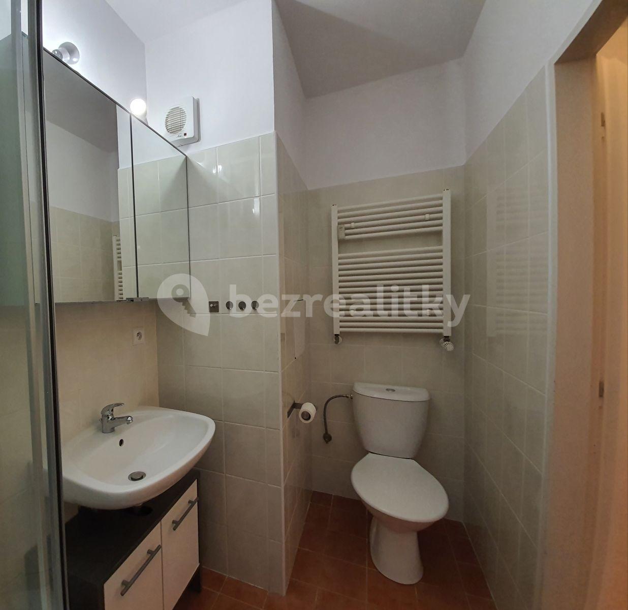 Pronájem bytu 1+kk 33 m², Kloboučnická, Praha, Praha