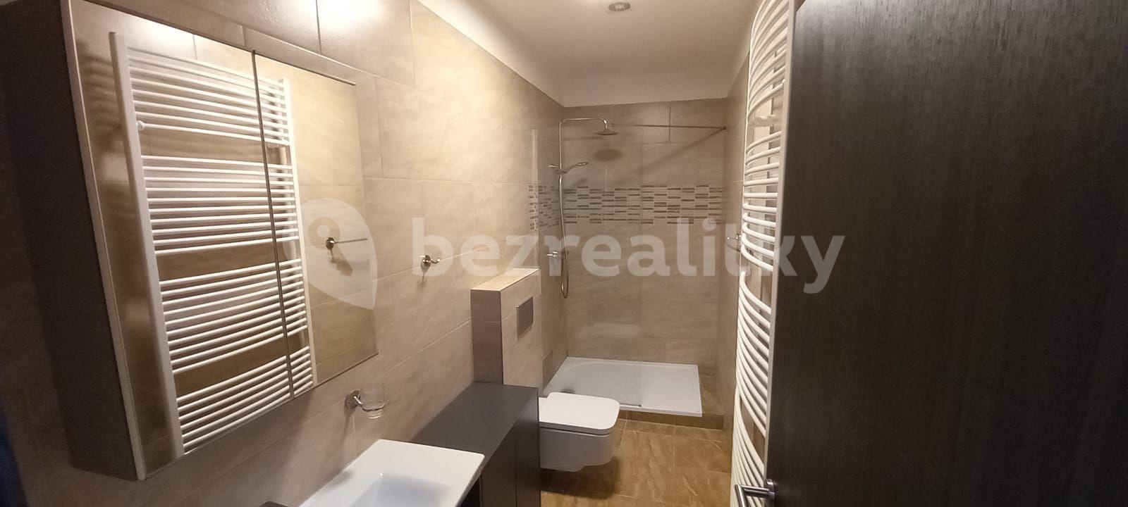 Pronájem bytu 3+kk 82 m², K Rybníku, Dobrovíz, Středočeský kraj