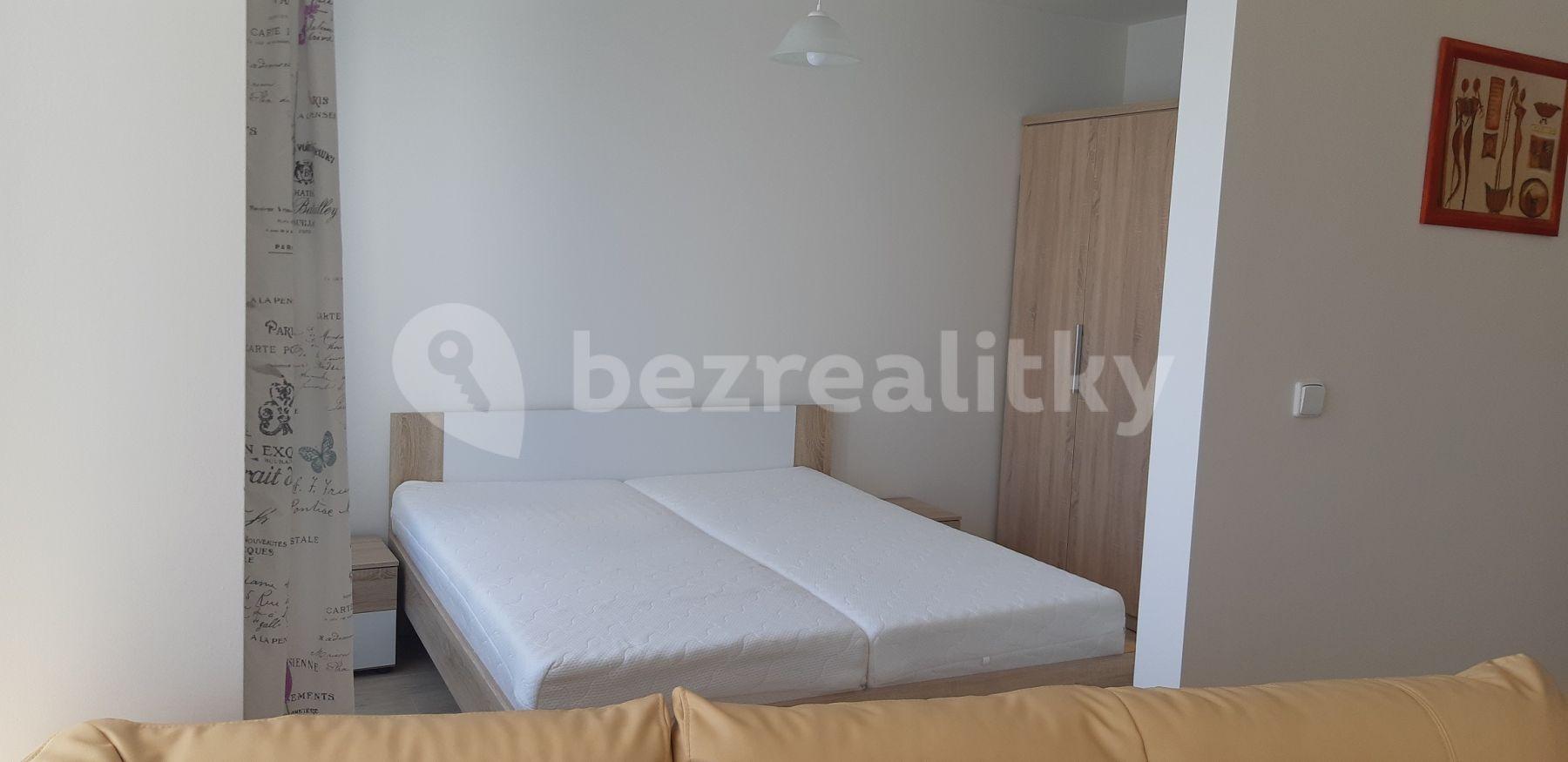 Pronájem bytu 1+kk 50 m², Náměstí Junkových, Praha, Praha