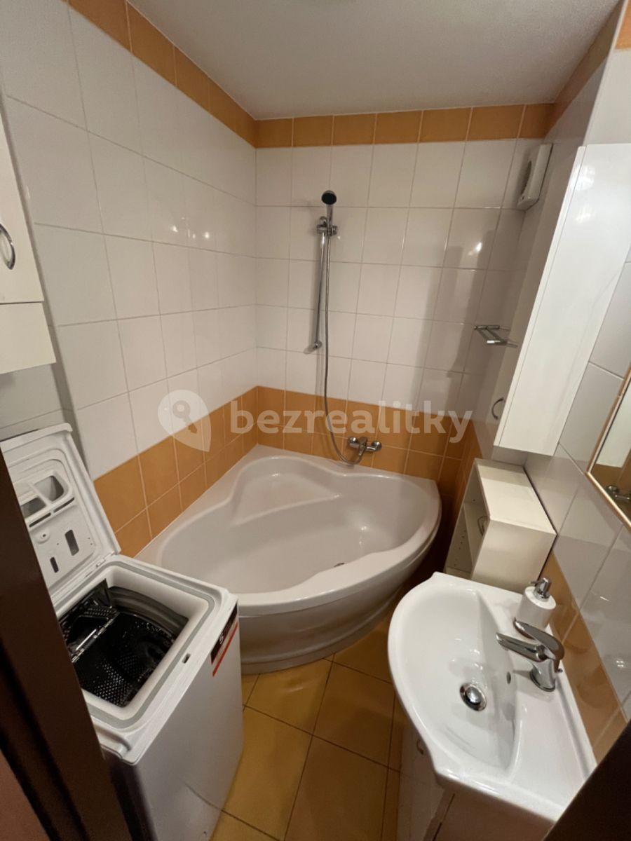 Pronájem bytu 2+kk 45 m², Kukelská, Praha, Praha