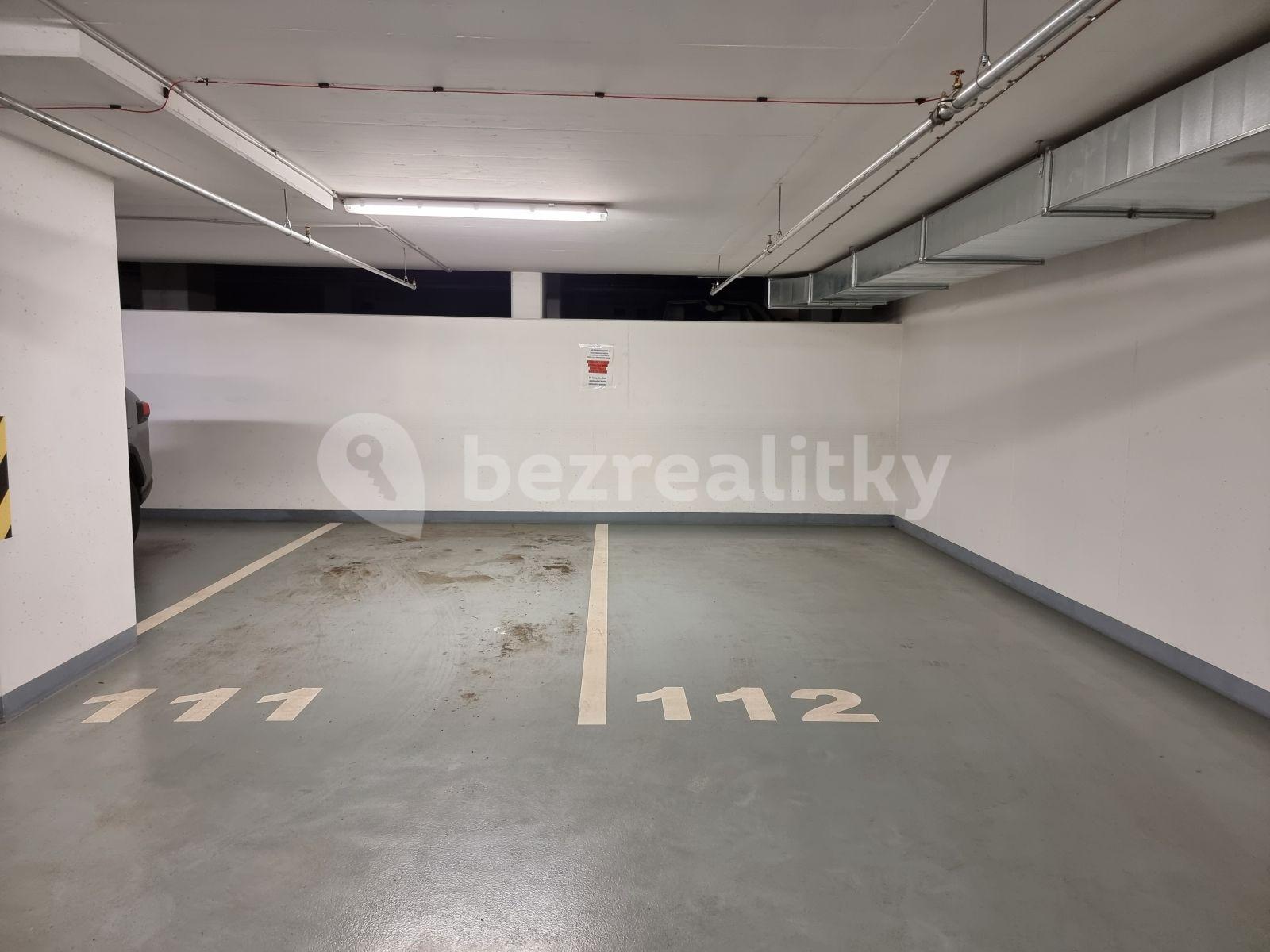 Pronájem garáže 14 m², Za Karlínským přístavem, Praha, Praha