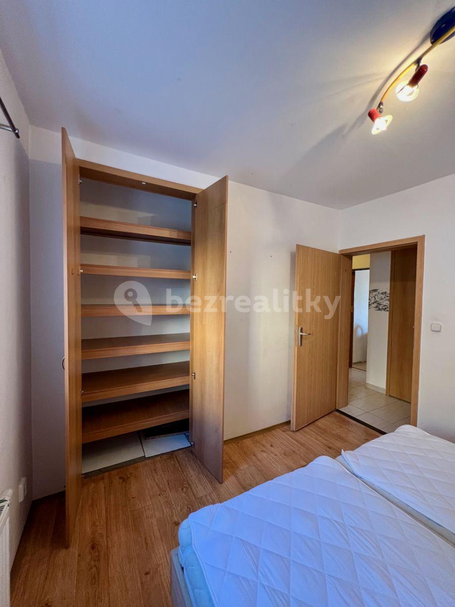 Pronájem bytu 3+1 62 m², Pod Hájem, Králův Dvůr, Středočeský kraj