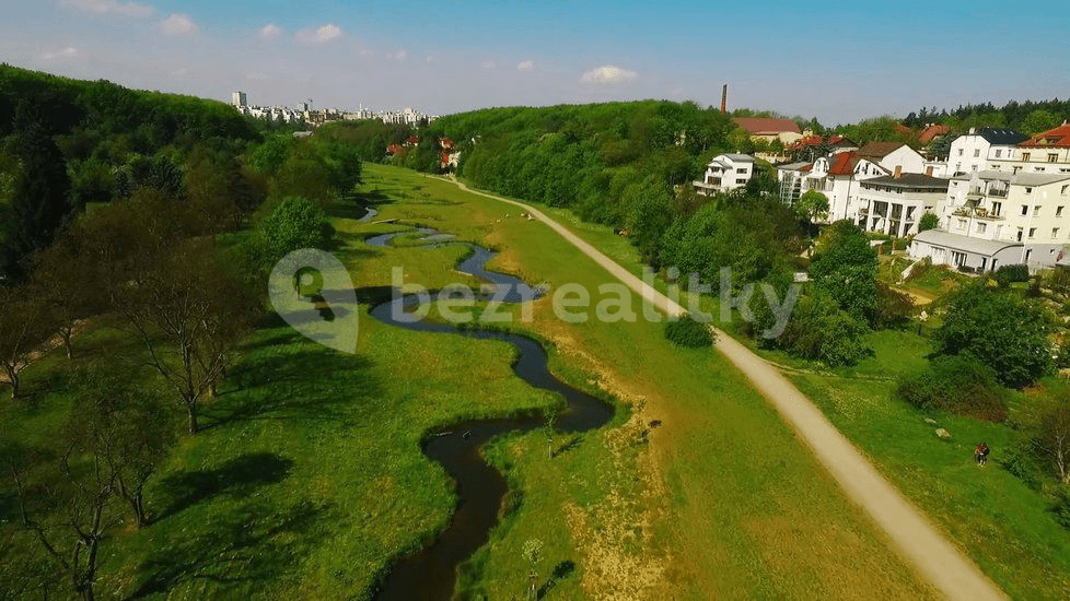 Pronájem bytu 2+kk 72 m², Mezitraťová, Praha, Praha