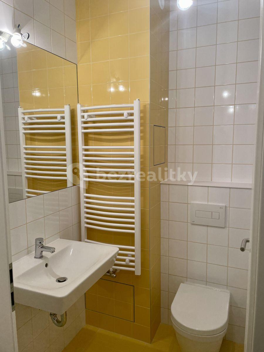 Pronájem bytu 1+kk 23 m², Poděbradská, Praha, Praha