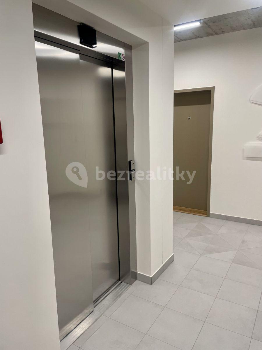 Pronájem bytu 1+kk 23 m², Poděbradská, Praha, Praha