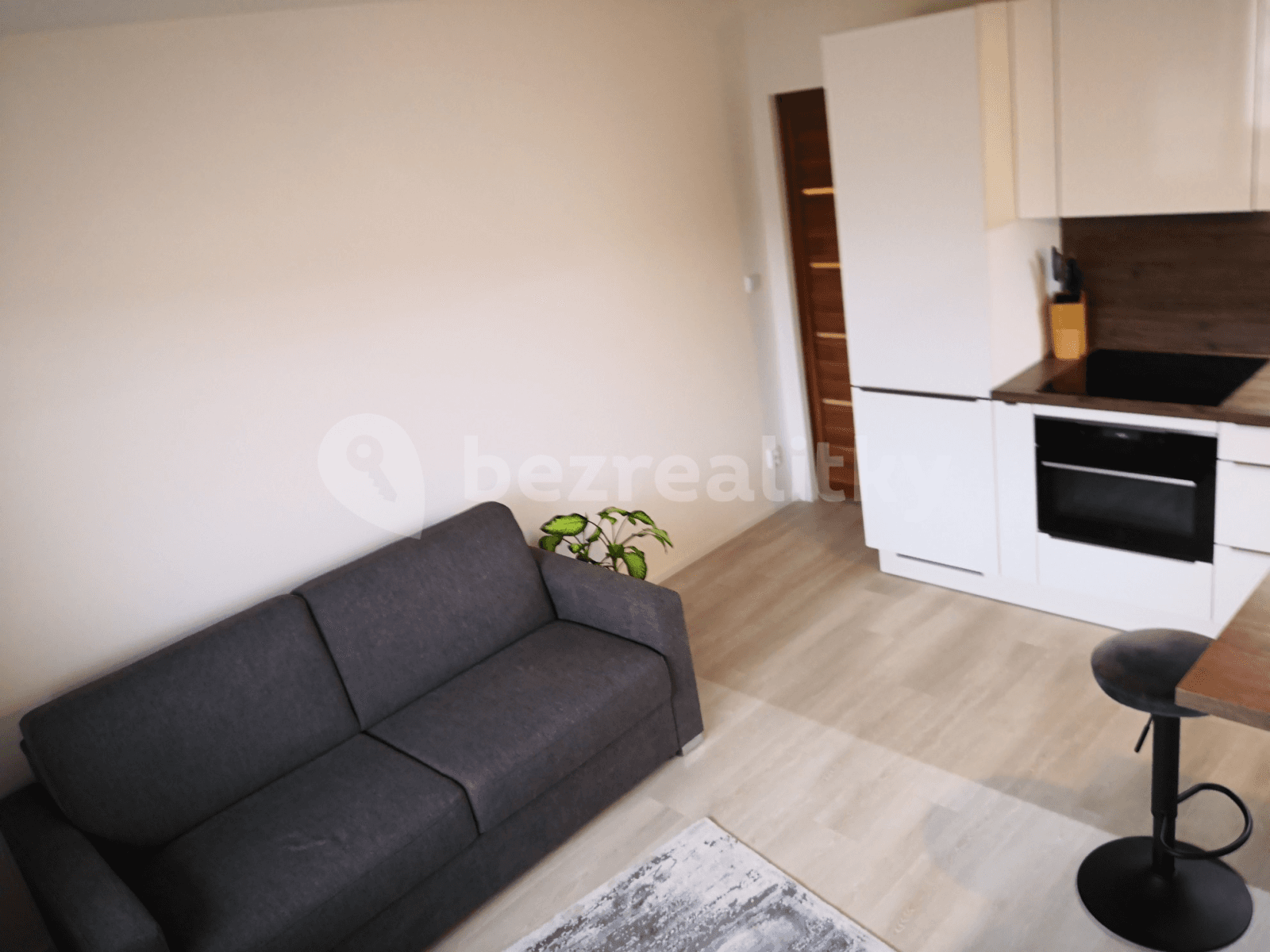 Pronájem bytu 2+kk 37 m², Molákova, Praha, Praha