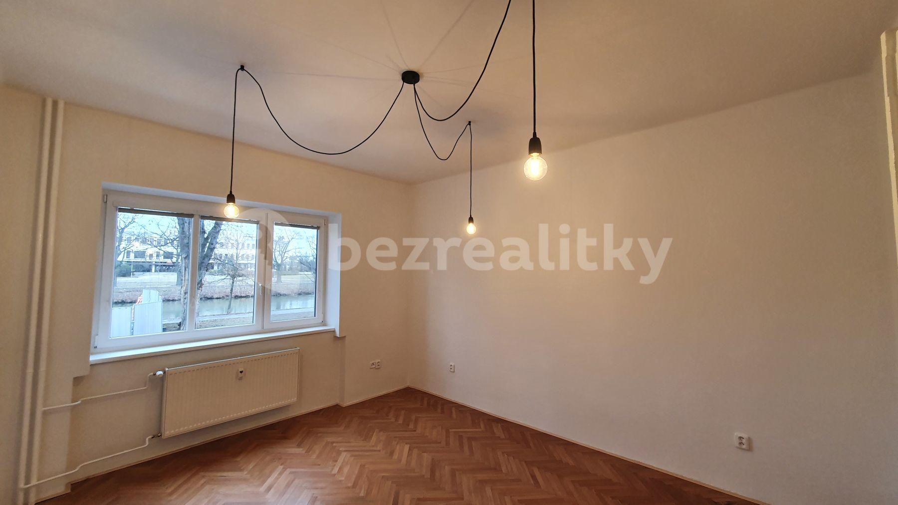 Pronájem bytu 1+1 40 m², Smetanovo nábřeží, Hradec Králové, Královéhradecký kraj