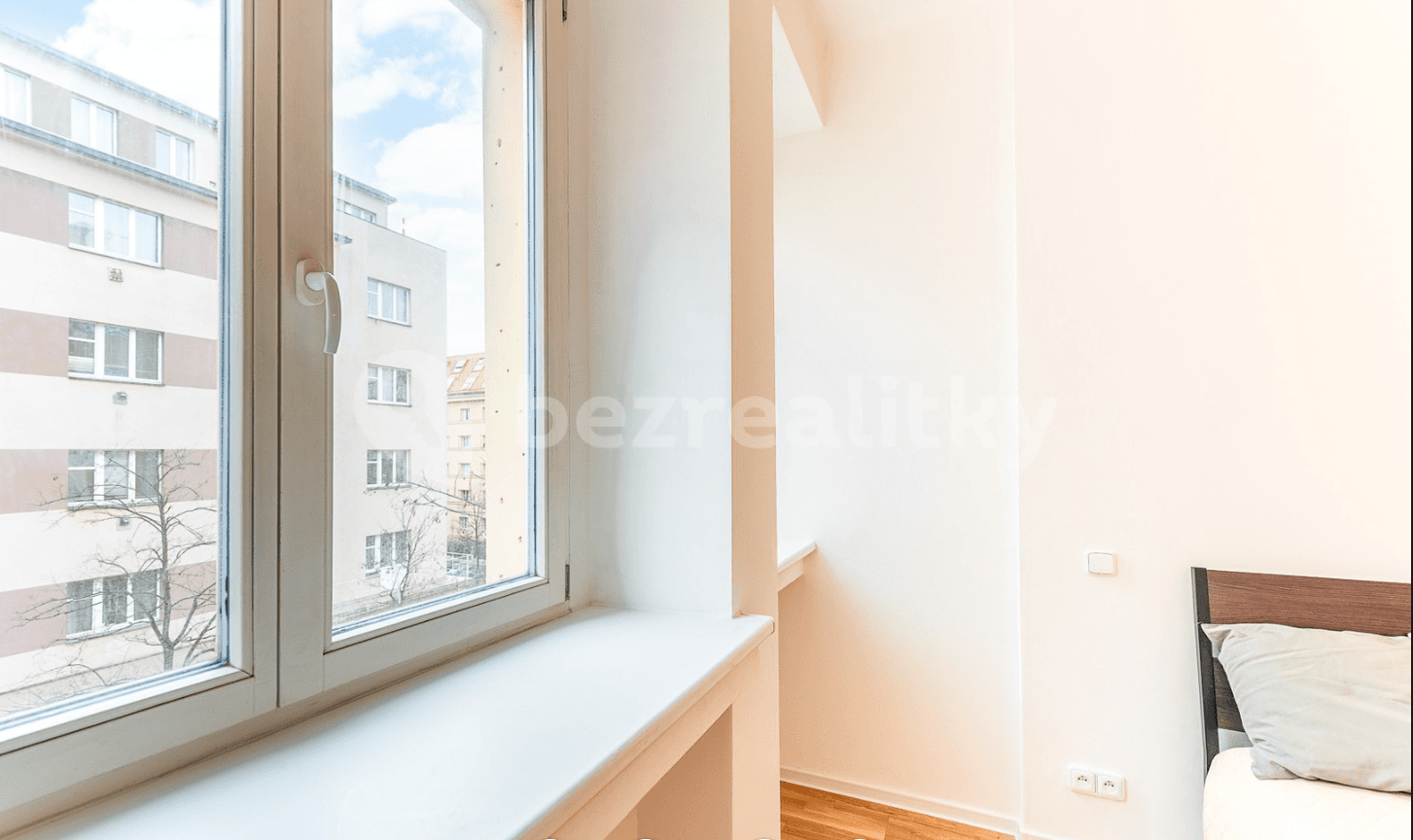 Pronájem bytu 2+kk 53 m², Lucemburská, Praha, Praha