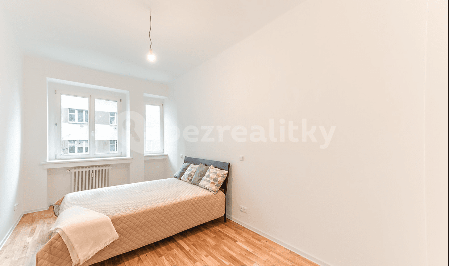 Pronájem bytu 2+kk 53 m², Lucemburská, Praha, Praha